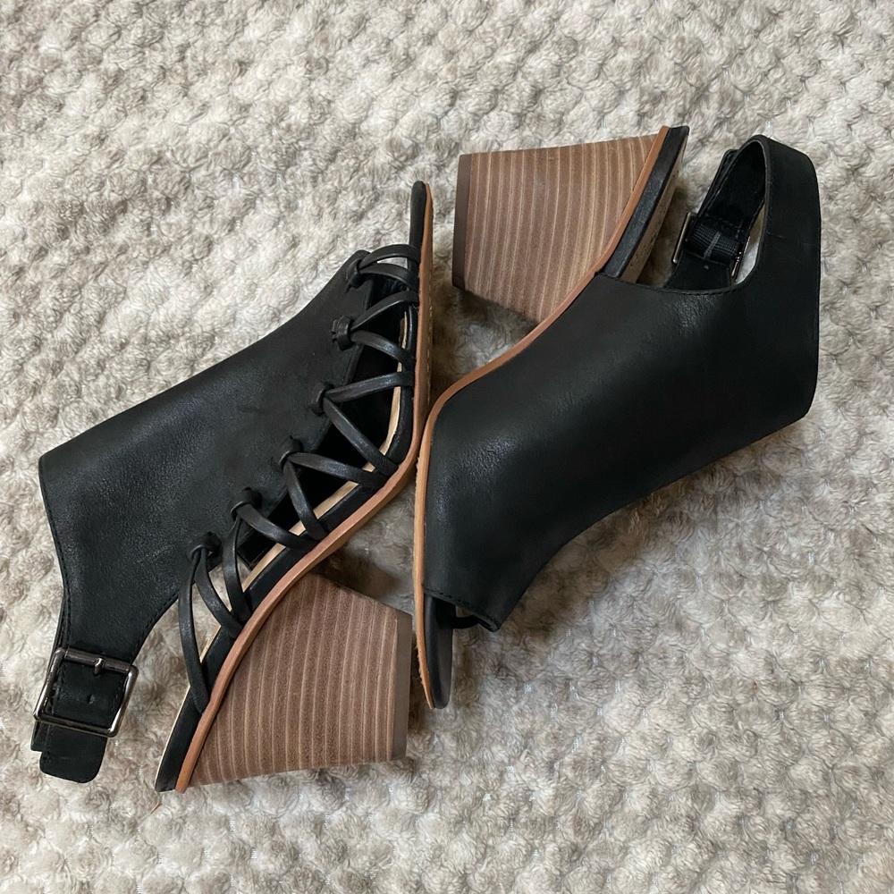 Vince Camuto Like New Condition~only worn 1 time. - Picture 6 of 9